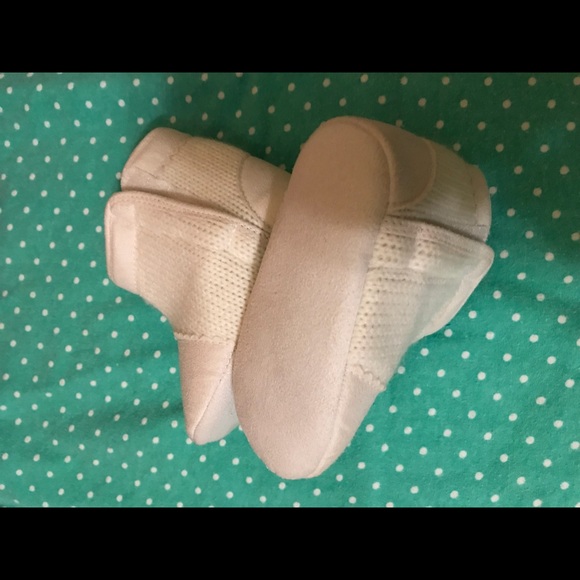 New - Baby booties size 9-12 months - Picture 2 of 3